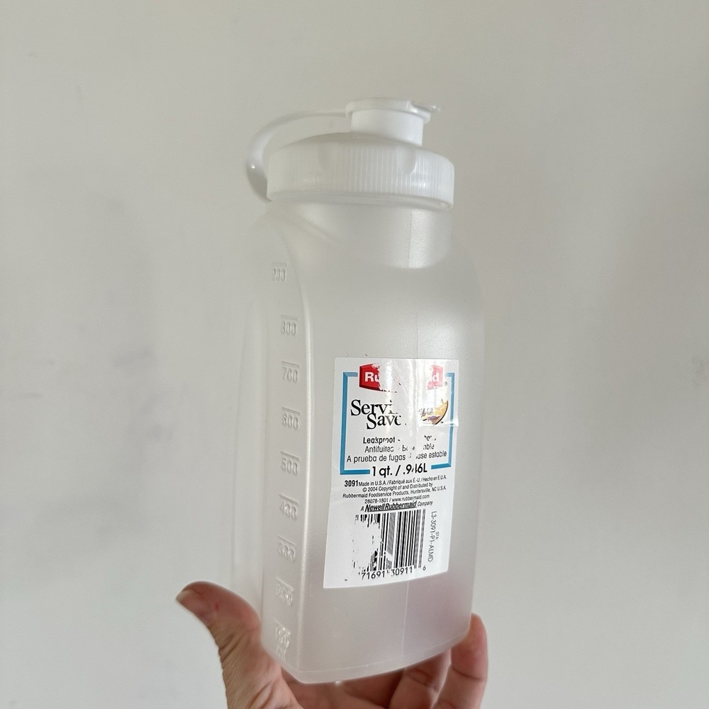 Rubbermaid 1 Qt 32 Oz Mixermate Water Bottle Container Pitcher White USA